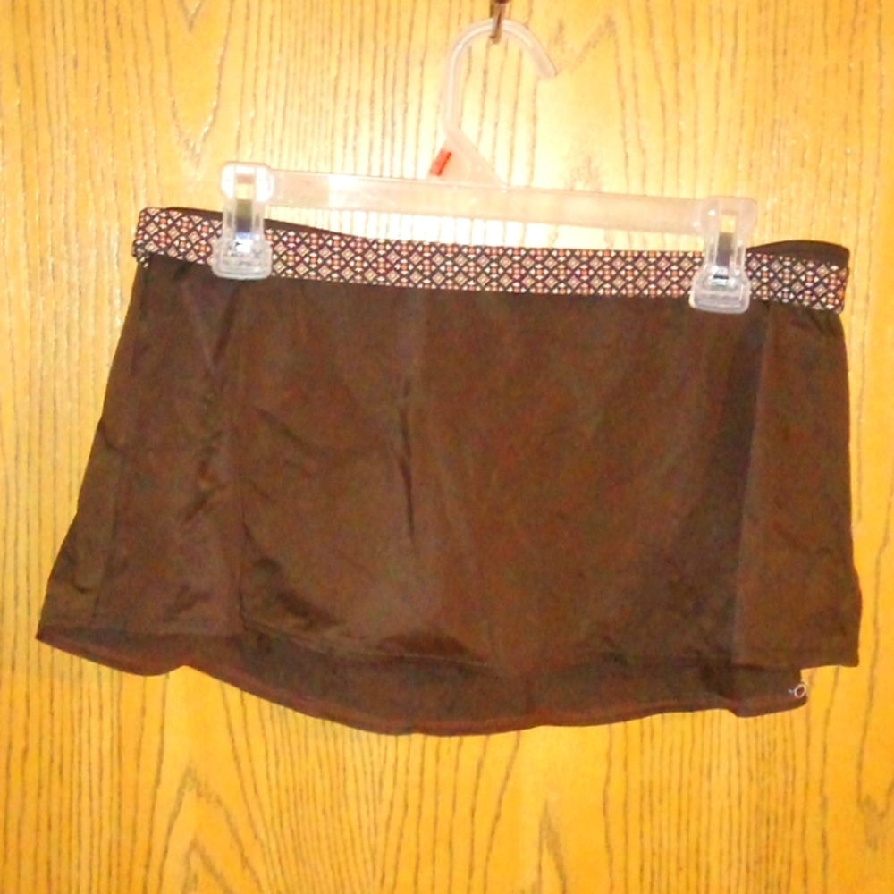 Dark brown w/ tan&red 2 piece swimsuit. Has skort bottom & tank-top bra design - Picture 2 of 7